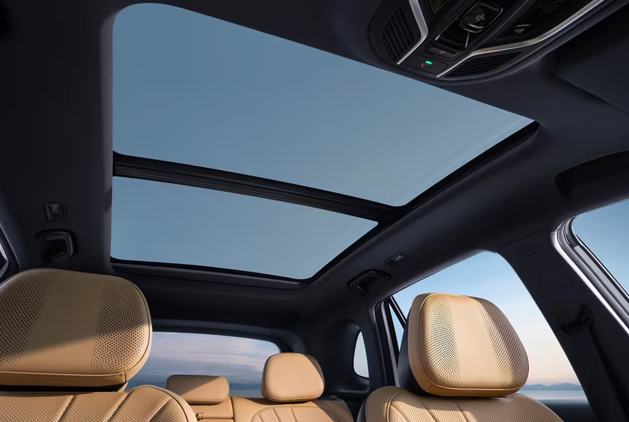 Большая панорамная крыша с люком