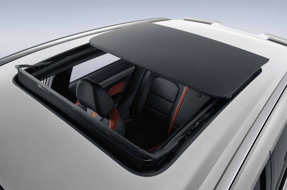 Панорамная крыша и практичность Belgee X50