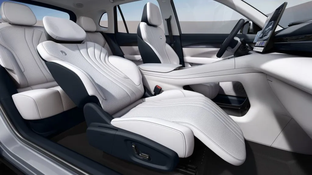 Салон Geely EX5