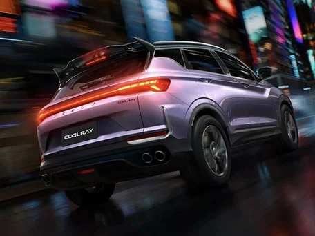 Дерзкий спортивный дизайн и контрастная крыша Geely Coolray