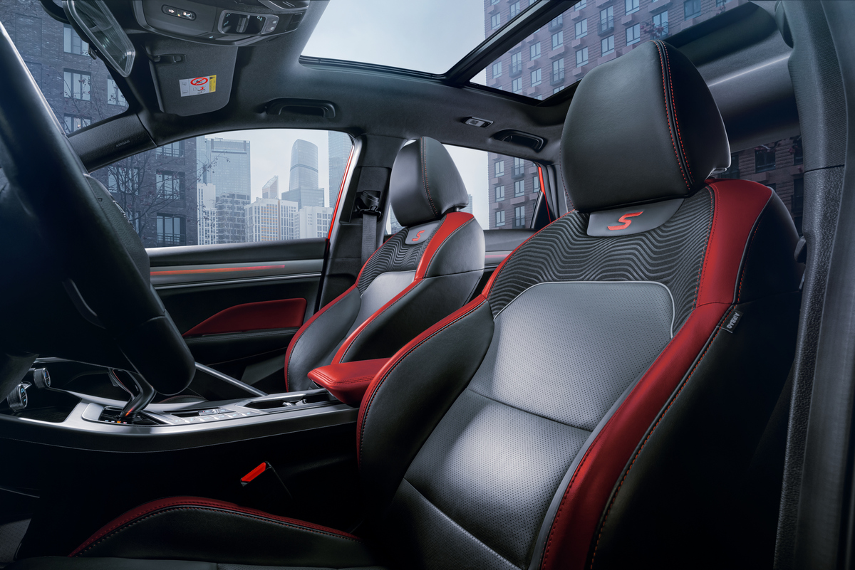 Панорамная крыша Geely Coolray